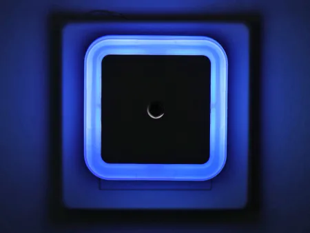Lampka nocna do kontaktu z czujnikiem zmierzchu LED Verk model 27416